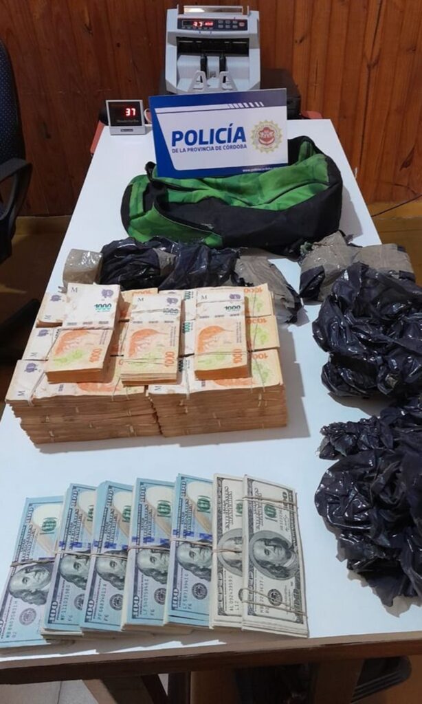 Tenían una fortuna enterrada en el sur cordobés: 68 mil dólares y $9 millones