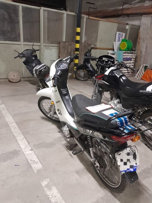 Atacó a policías que intentaron sacarle la moto